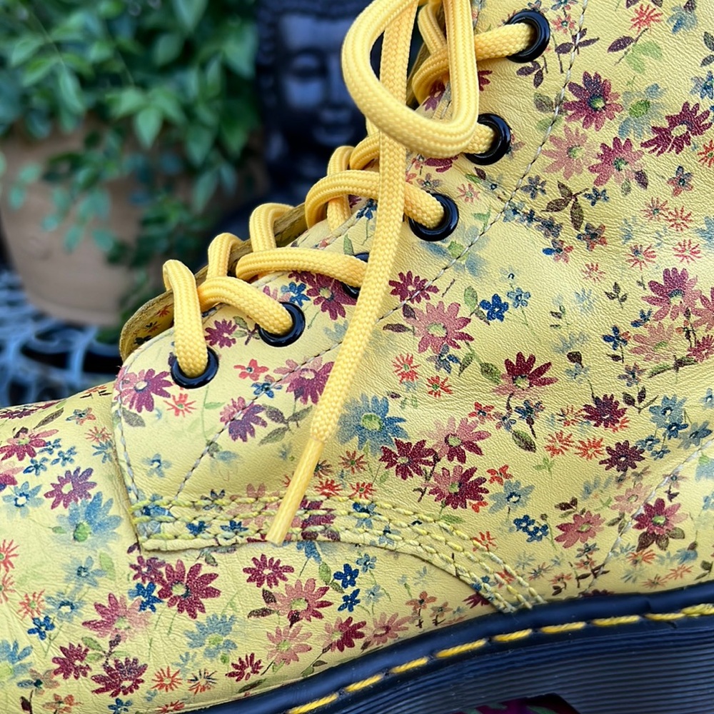 ☀️ 🌺 Dr. Martens 1460 Sunshine Yellow Daisy Floral Boots 🌺☀️ - Picture 3 of 17